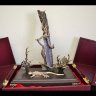Нож Коршун, композиция "Корень", из дамасской стали на подставке с художественным литьем