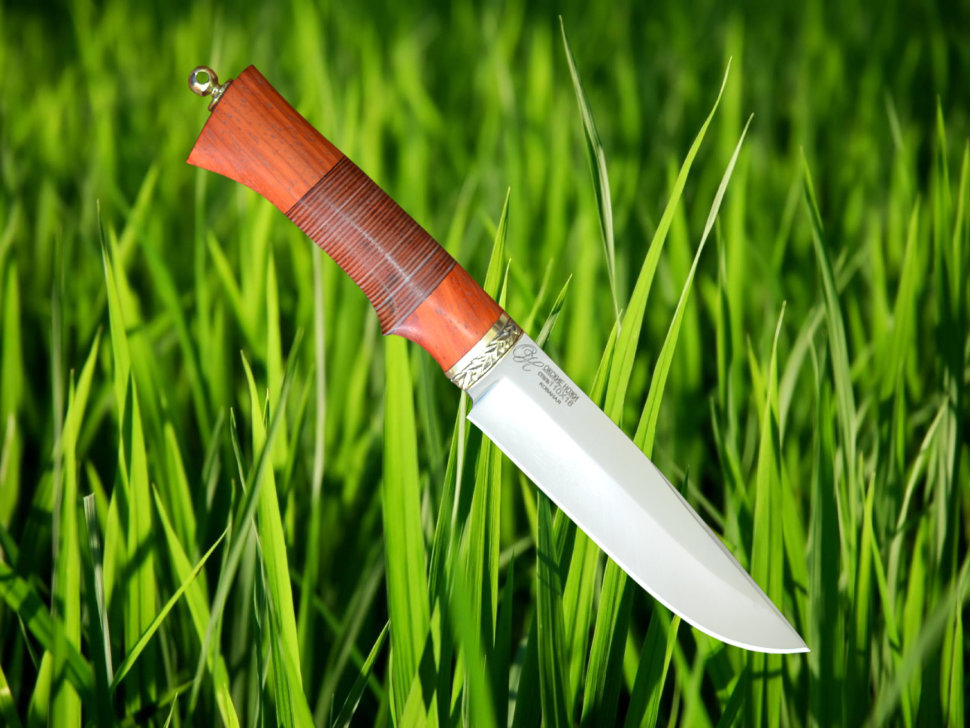 Нож Коршун из нержавеющей стали 110Х18, рукоять дерево падук, кожа, латунь