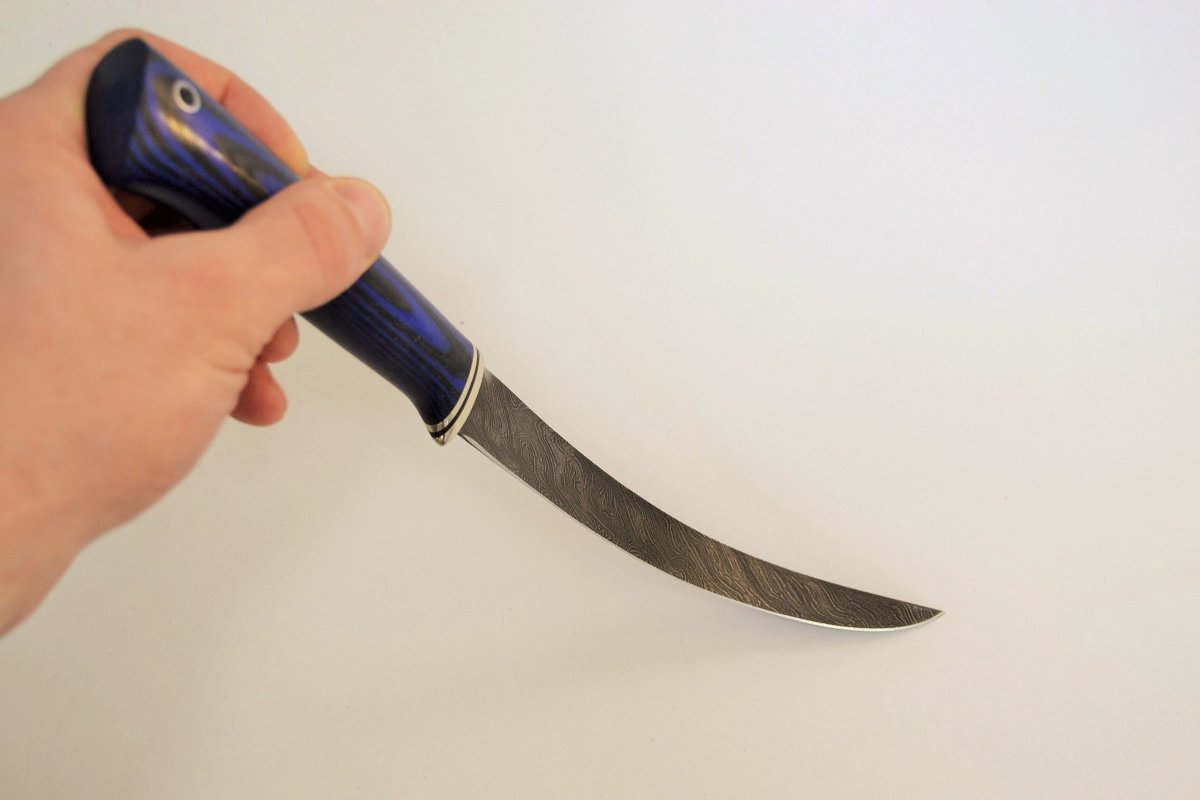 Филейный нож с клинком из дамасской стали