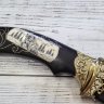 Нож Ласка, композиция Медведи, в ножнах, ламинированный дамаск с медью, резьба, инкрустация, скрим-шоу на кости