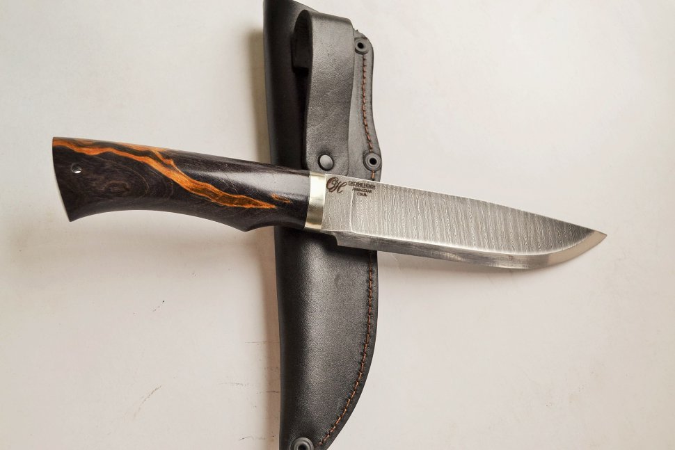 Нож Коршун из дамасской стали с шашечным долом, рукоять из стабилизированного дерева с мельхиором