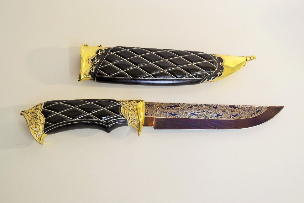 Нож Ласка, мозаичный дамаск с никелем. Композиция "Классик" с резьбой и инкрустацией серебром