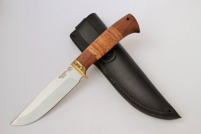 Нож Белка из нержавеющей стали 95Х18, рукоять из дерева сапели с берестой и литьем из латуни