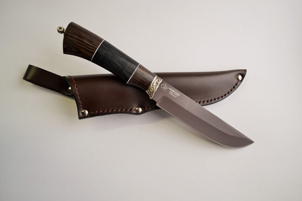 Нож Ласка, сталь Р12 (быстрорез), рукоять из венге/граба с кожей
