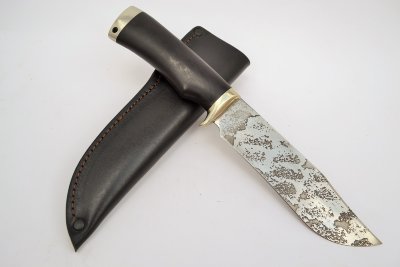 Нож Беркут из стали Х12МФ с гравировкой под старину, рукоять из дерева граб, литье мельхиор