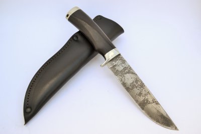 Нож Ирбис из стали Х12МФ с гравировкой, рукоять из дерева граб с литьем из мельхиора
