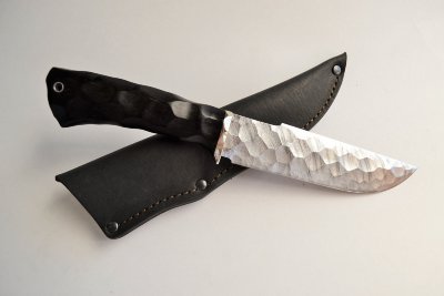 Нож Бобр-2 из дамасской стали, рукоять в обработке Камень из граба/венге