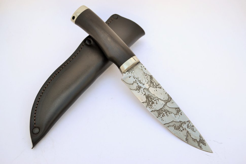 Нож Тукан из стали Х12МФ с гравировкой под старину, рукоять из дерева граб с литьем из мельхиора