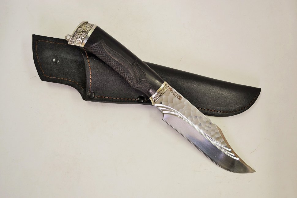 Нож Носорог из Х12МФ с гравировкой Каменный Век с долом, рукоять резная из граба