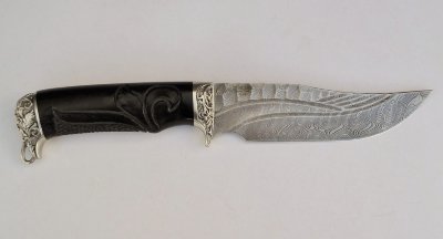 Нож Амур из дамасской стали в обработке Каменный век, рукоять венге/граб с резьбой