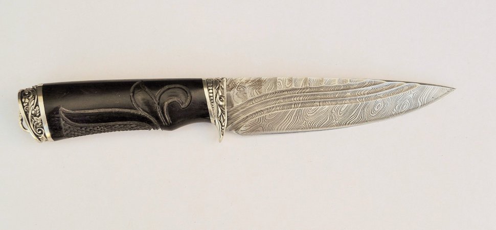 Нож Сокол из дамаска, гравюра Каменный век, рукоять из граба резная с литьем из мельхиора