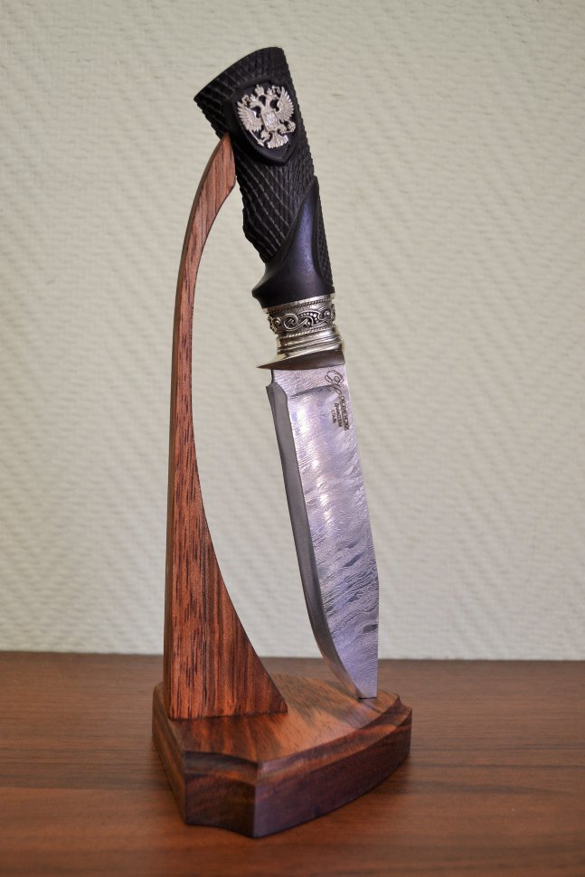 Нож Коршун, композиция Статус из дамасской стали с долом, резная рукоять с гербом