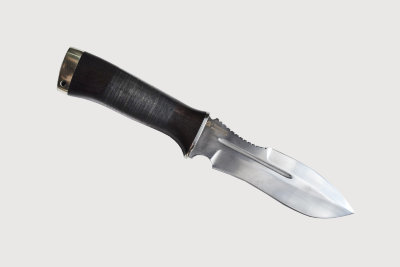 Нож Каратель, клинок ножа из стали Х12МФ, рукоять из граба (мореный аммиаком), литье из мельхиора