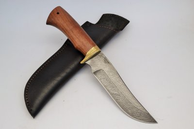 Нож Амур из дамаска, рукоять из дерева сапели с литьем из латуни