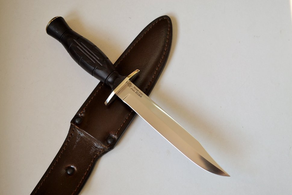 Нож Разведчика №5 из стали Х12МФ с резной рукоятью из граба Вишня