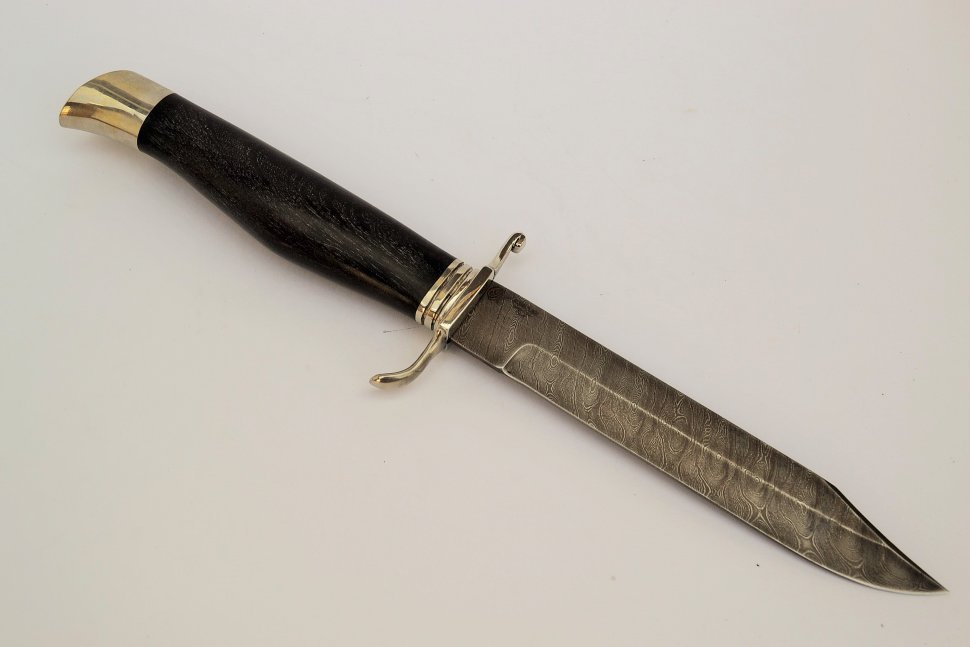 Нож Разведчика №9 из дамасской стали, рукоять из стабилизированного граба, литье из мельхиора