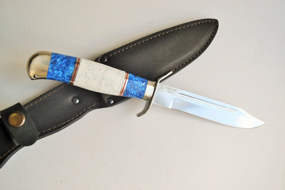 Нож Разведчика №15 из D2, рукоять из акрилата/фибры/мельхиора