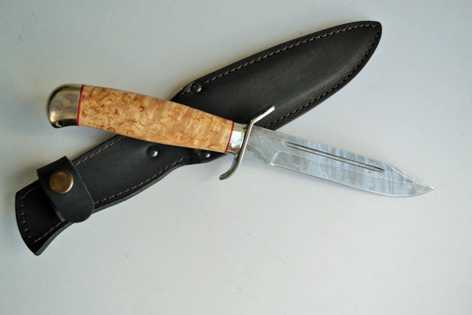 Нож Разведчика №16 из дамасской стали, рукоять из стабилизированной карелки с мельхиором