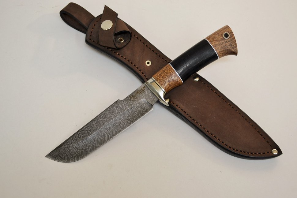 Нож Бобр-2 из дамасской стали, рукоять из дерева с вставкой из кожи